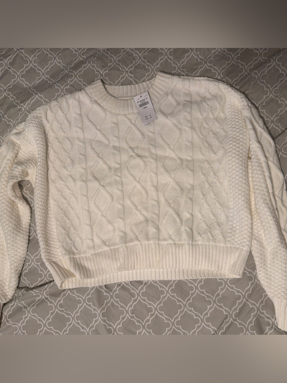 Hollister Cream Cable Knit Crewneck Sweater